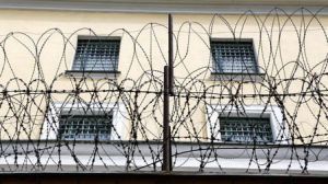 Prison d`Albi (France): stop aux colis lancés 