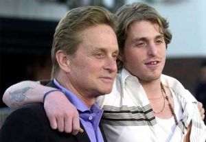 El hijo del actor Michael Douglas golpeado en prisión